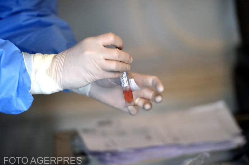 Prelevare probe coronavirus, Foto: Agerpres