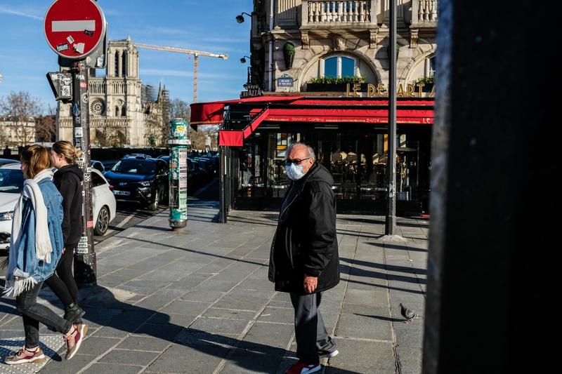 Parizienii au iesit la plimbare in ciuda sfaturilor, Foto: Profimedia Images
