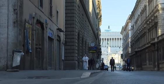 Papa Francisc, pe strazile pustii ale Romei, Foto: Captura