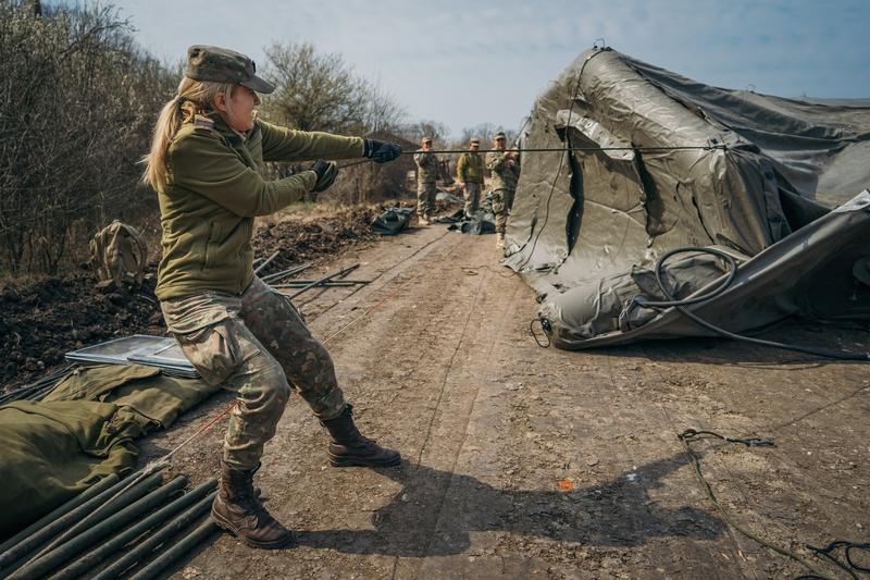 Armata romana ridica un spital mobil, Foto: Profimedia Images