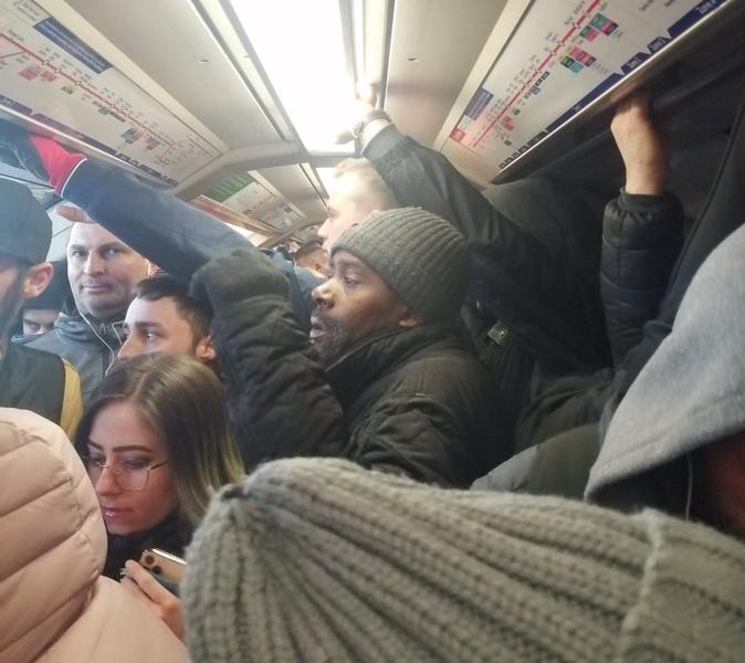 Imagini din metroul londonez, în plină epidemie (twitter), Foto: Hotnews