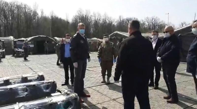 Coronavirus: Iohannis la spitalul mobil al Armatei, Foto: Captura video
