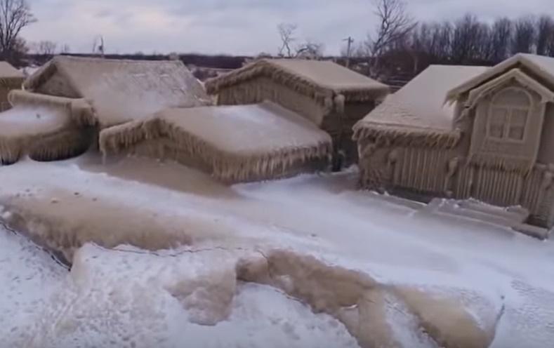 Casele acoperite de gheață, Foto: Captura YouTube