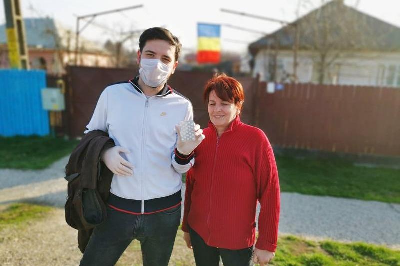 Voluntari din Bacău, în perioada epidemiei de coronavirus, Foto: Hotnews