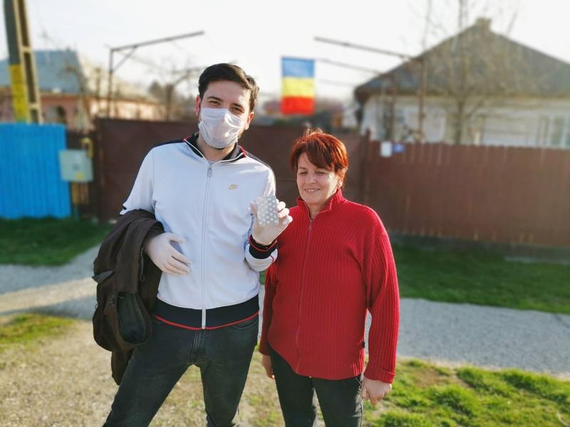 Voluntari din Bacău, în perioada epidemiei de coronavirus, Foto: Hotnews