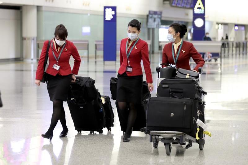 Însotitoare de zbor care se protejeaza de coronavirus, Foto: Profimedia