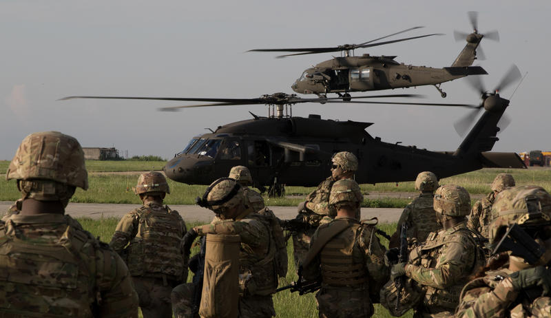Militari americani si elicoptere Black Hawk la Mihail Kogalniceanu, Foto: DVIDS