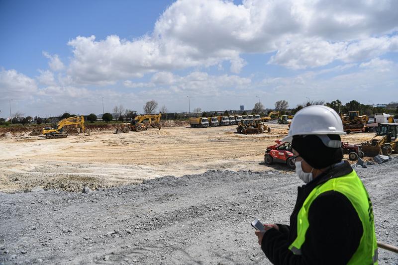 Sunt afectati constructorii de coronavirus?, Foto: Profimedia Images / AFP / Ozan KOSE