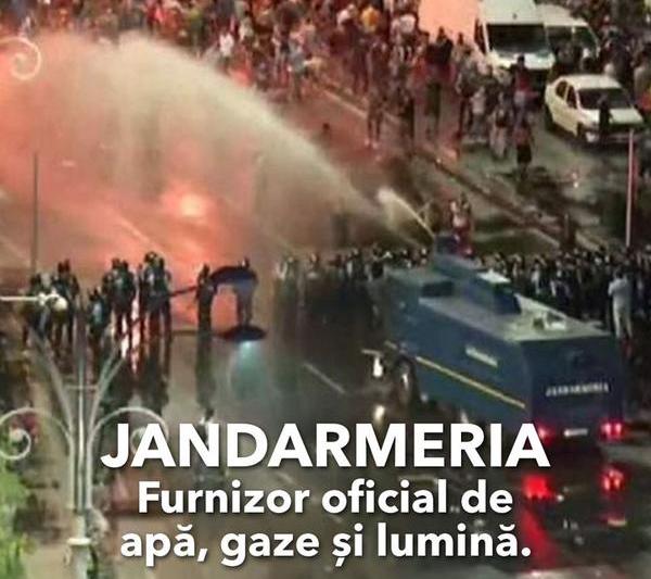 Jandarmeria, furnizor de apa, gaze si lumina, Foto: Captura Facebook