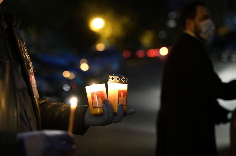 Lumina Sfanta, impartita in timpul epidemiei, Foto: Grosescu Alberto Mihai / Shutterstock Editorial / Profimedia