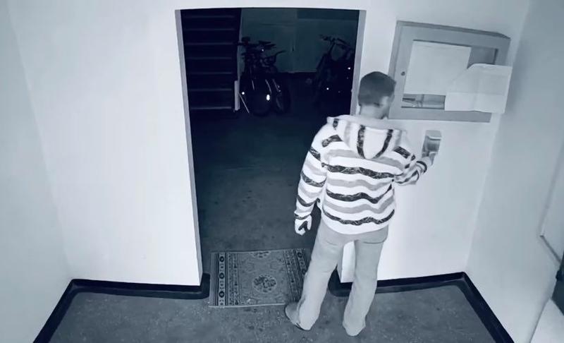 recipient cu dezinfectant furat dintr-un bloc din Suceava, Foto: Captura