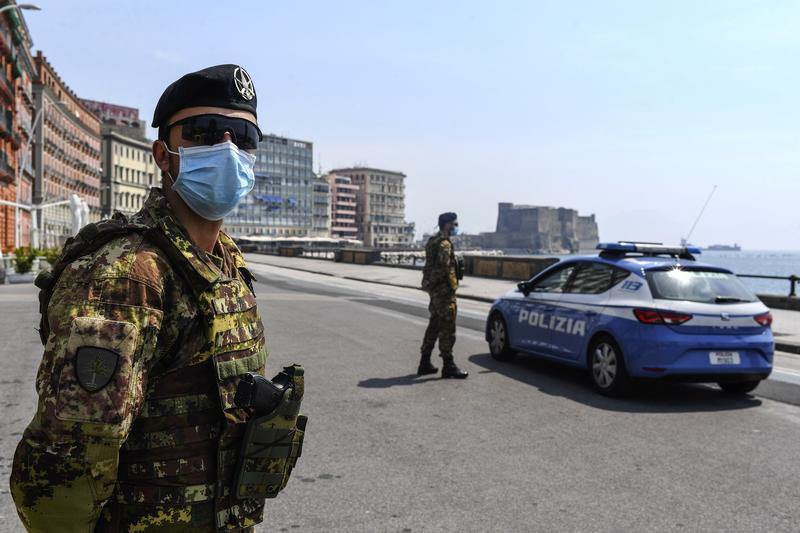 Coronavirus Italia. Soldați din Napoli în timpul carantinei, Foto: Salvatore Laporta/IPA/ Profimedia Images