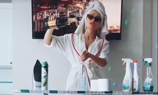 Viata de club mutata in sufragerie, Foto: Captura Facebook