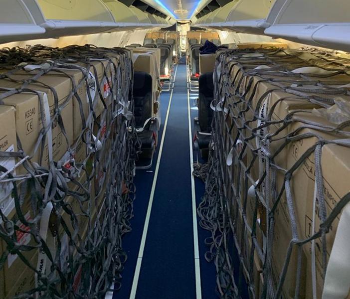 Masti FFP2 aduse din China cu un avion Tarom, Foto: Ministerul Transporturilor