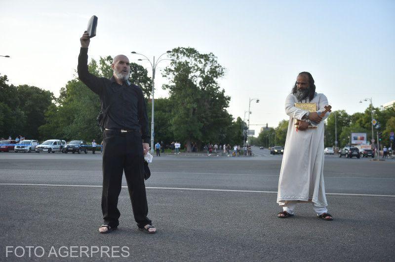 Protestatari în Piata Victoriei, Foto: AGERPRES