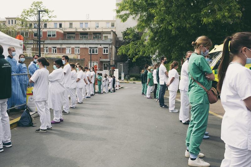 Medici intorsi cu spatele la premierul belgian, Foto: Profimedia Images / Marin Driguez/SIPA