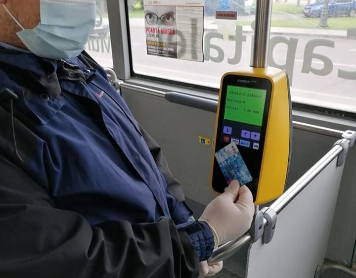 Plata card bancar STB, Foto: Facebook - Gabriela Firea