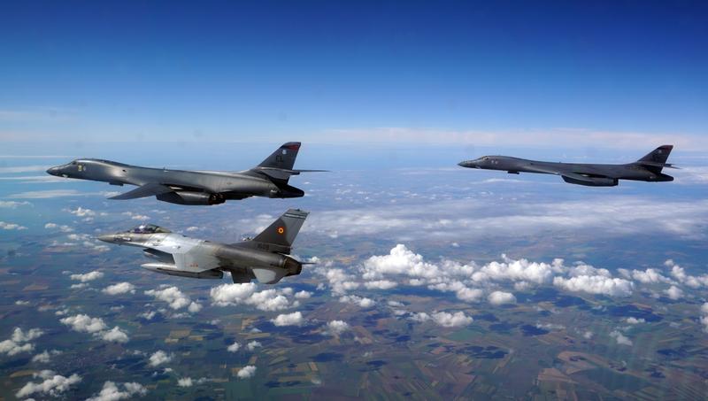 Bombardiere strategice B-1B Lancer antrenament cu F-16 românești, Foto: MApN