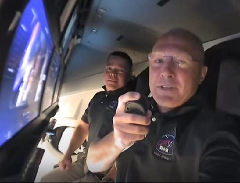 La bordul Crew Dragon, Foto: Captura video