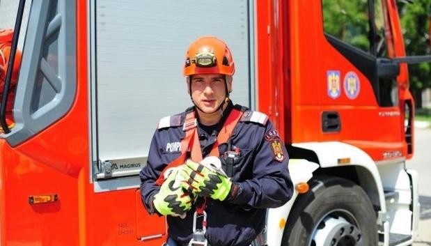 Pui de barza, salvat de pompieri, Foto: ISU Galati