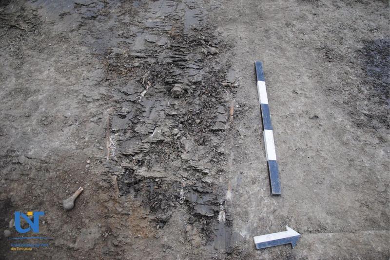 Conturarea mormântului colectiv, Foto: Andrei Stavila