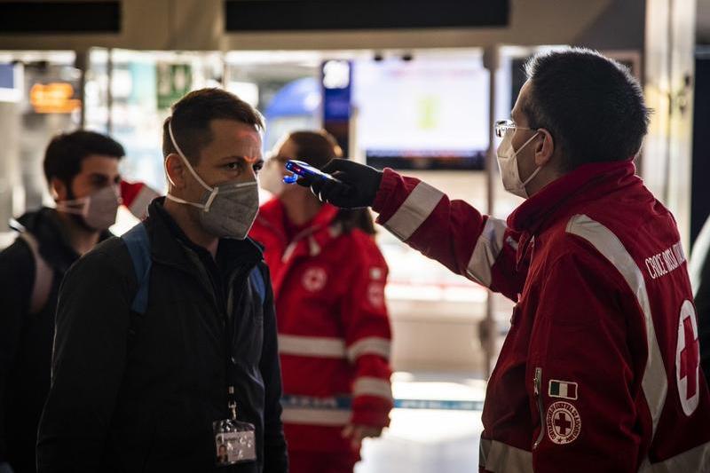 Verificare temperatura pentru Covid-19, Foto: Alessandro Serrano'/AGF / Shutterstock Editorial / Profimedia