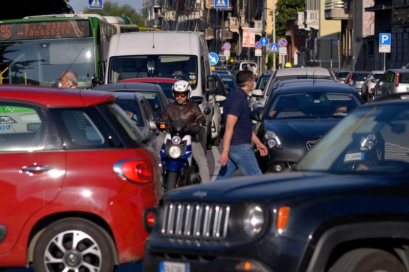 Milano, Italia, după ridicarea parțială a restricțiilor de circulație, Foto: Carlo Cozzoli/ PA Images/ Profimedia Images