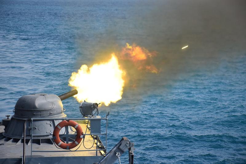 Trageri cu tunul antiaerian AK620, Foto: Fortele Navale Romane