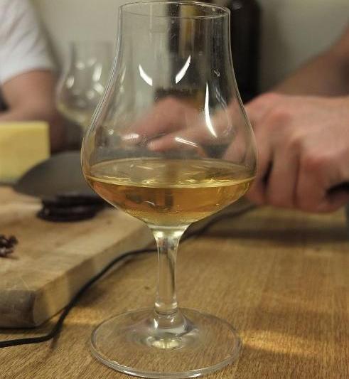 Acesta este paharul pentru whisky, Foto: Wikipedia