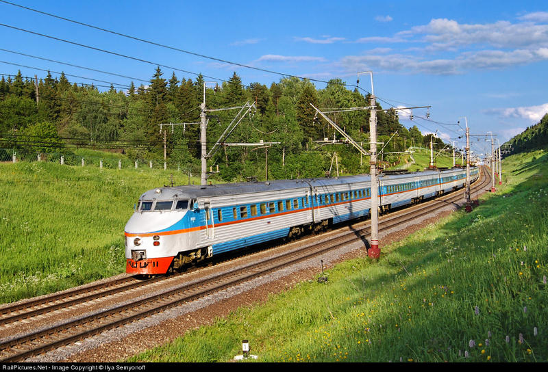 Trenul ER 200 din Rusia, Foto: railpictures.net