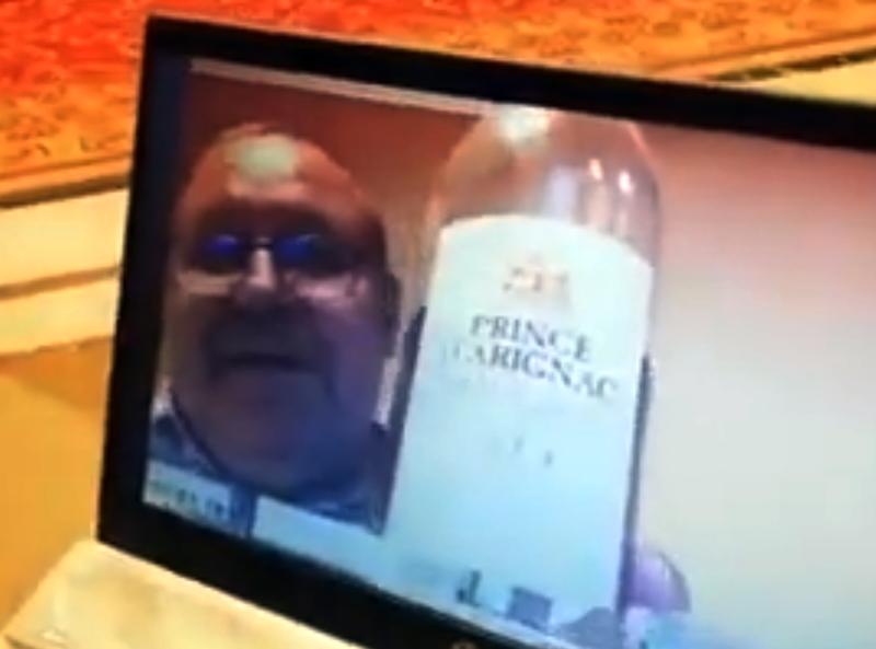 Daniel Fenechiu si sticla de coniac, Foto: Captura YouTube