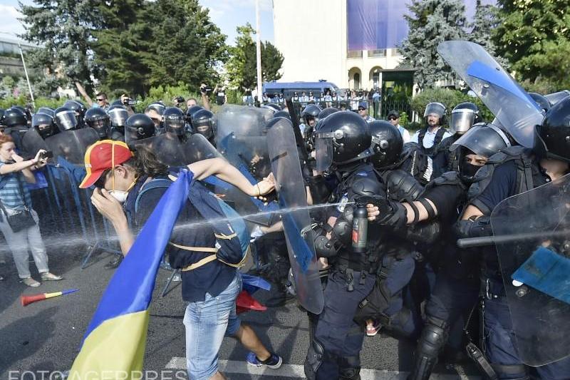 Protest 10 august, Piata Victoriei, Foto: AGERPRES