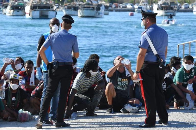 Migranti Lampedusa, Foto: Alberto PIZZOLI / AFP / Profimedia