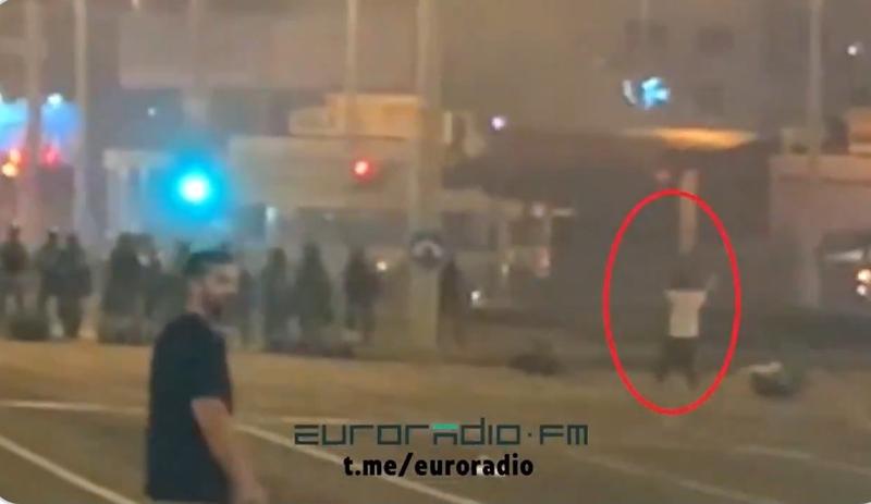 Protestatar in fata cordonului de politie (screenshot), Foto: Hotnews