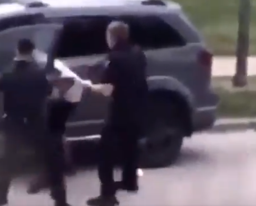 barbat de culoare impuscat in spate de politie, Foto: Captura video