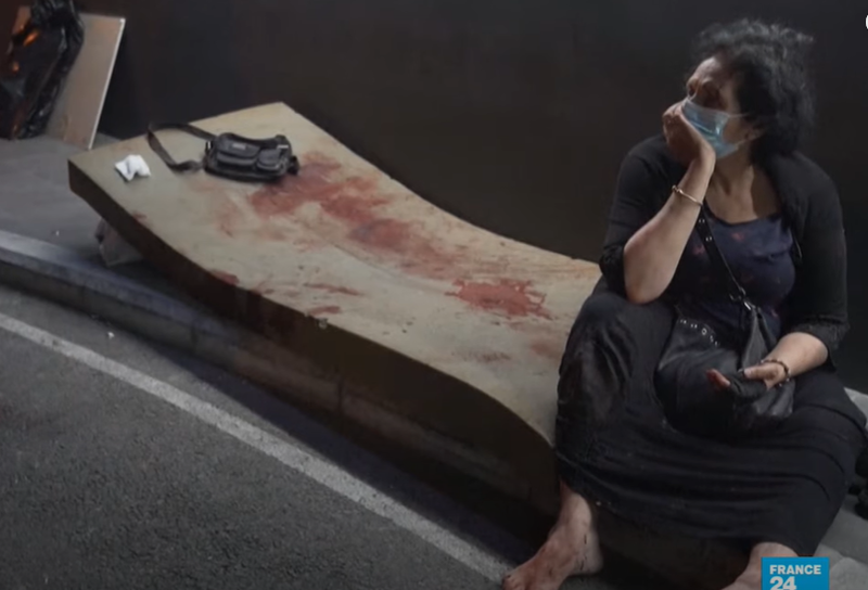 Femeie in curtea unui spital din Beirut, Foto: Captura YouTube