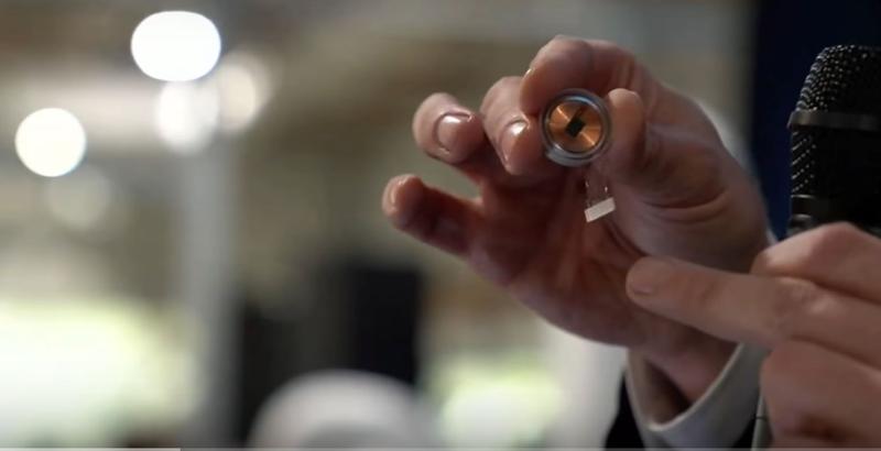 Implantul The Link, Foto: Captura YouTube