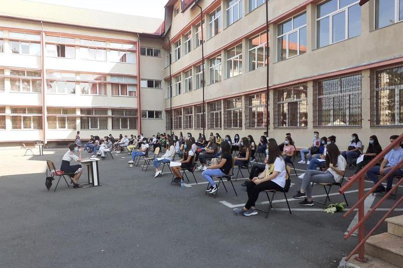 Prima zi de scoala la Colegiul economic din Ramnicu Valcea, Foto: Hotnews