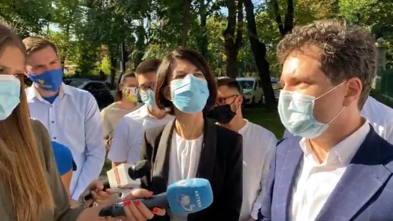 Nicusor Dan, în fata sediului PSD, Foto: Captura video