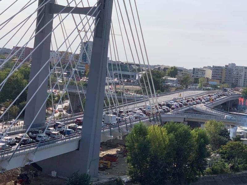 Blocaj pe podul Ciurel, Foto: Forum peundemerg.ro