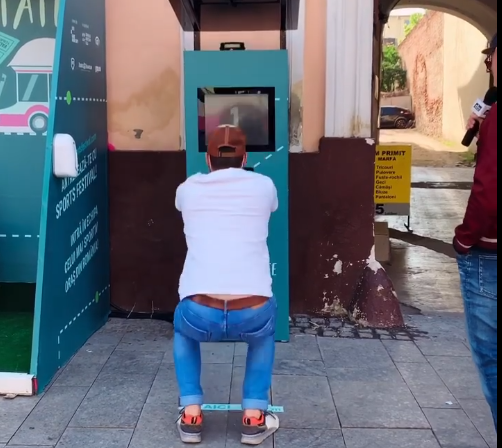 genuflexiuni pentru un bilet , Foto: Captura video