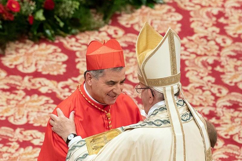 Cardinalul Giovanni Angelo Becciu alaturi de Papa Francisc, Foto: Vandeville Eric / Abaca Press / Profimedia Images