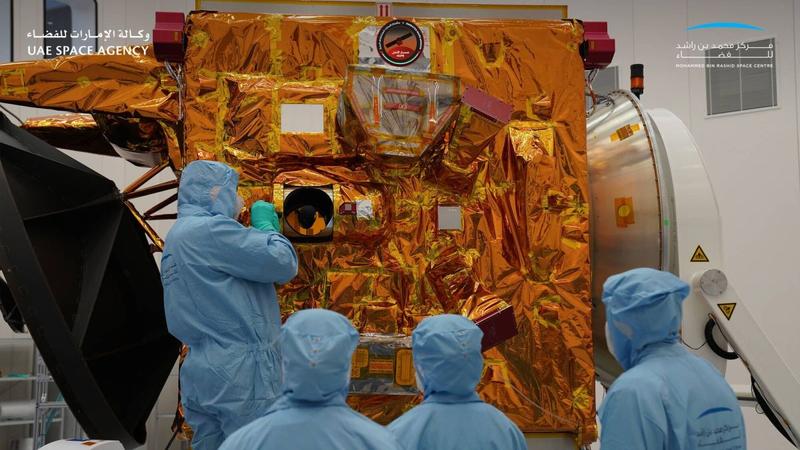 Lucrand la pregatirea misiunii martiene a UAE, Foto: emiratesmarsmission.ae