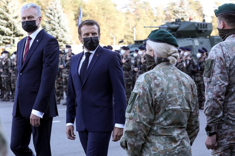 Emmanuel Macron vizitand soldatii NATO din Lituania, Foto: Lemouton Stephane-Pool / Abaca Press / Profimedia