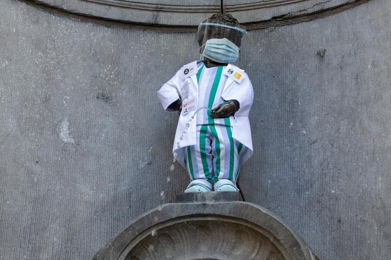 Manneken Pis, costumat in medic, Foto: NICOLAS MAETERLINCK / AFP / Profimedia