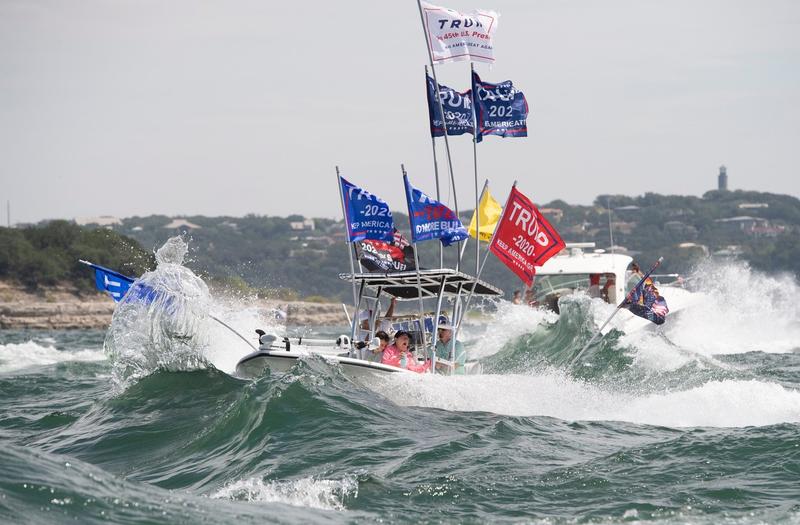 Ambarcatiuni scufundate la o defilare pro-Trump, Foto: Zuma / SplashNews.com / Splash / Profimedia