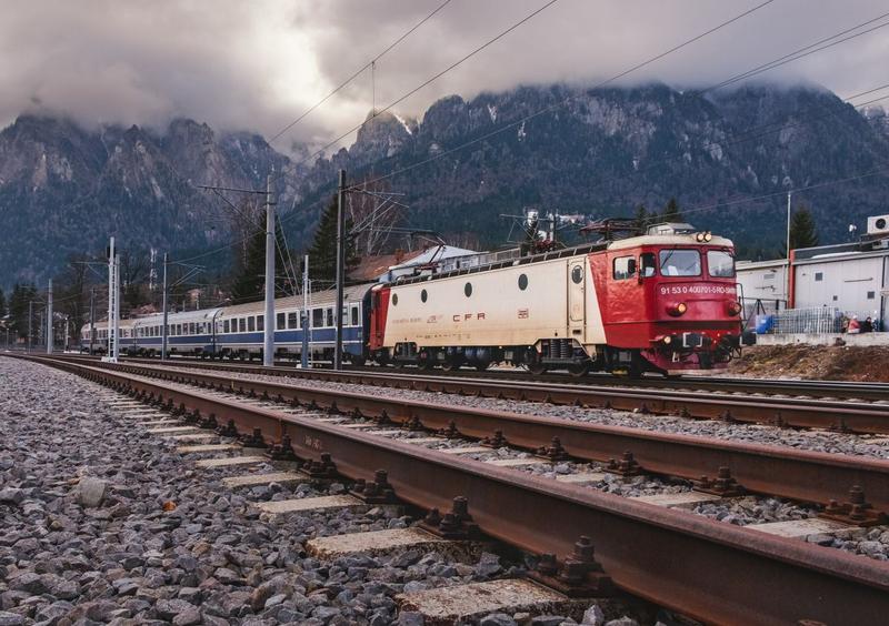 Un tren al CFR Calatori la Busteni, Foto: Stefania Gal
