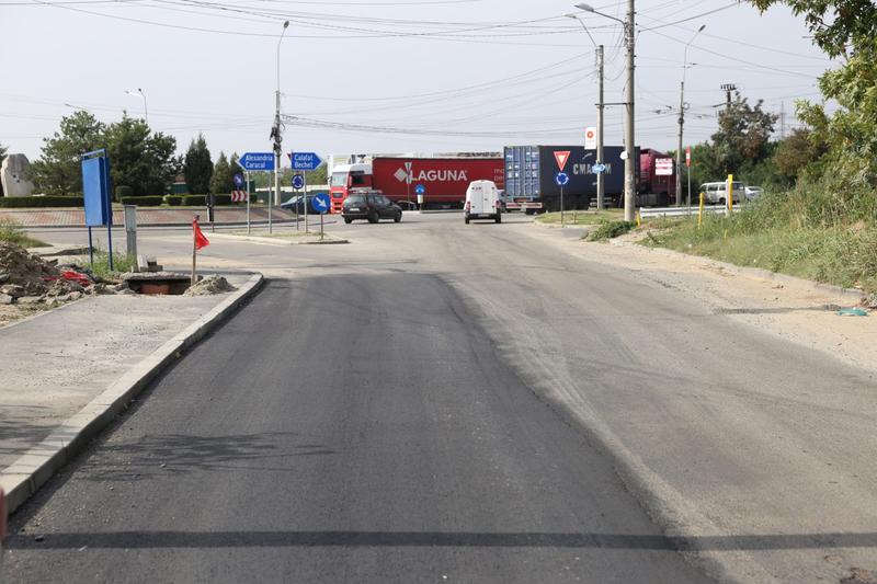 strada asfaltata pe jumatate, Foto: Gazeta de Sud