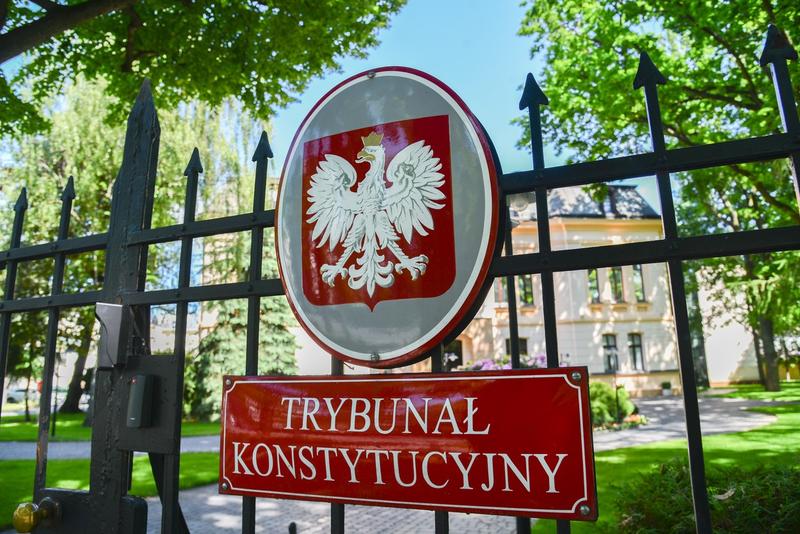 Curtea Constituțională din Polonia oprește recunoașterea căsătoriilor gay încheiate în UE