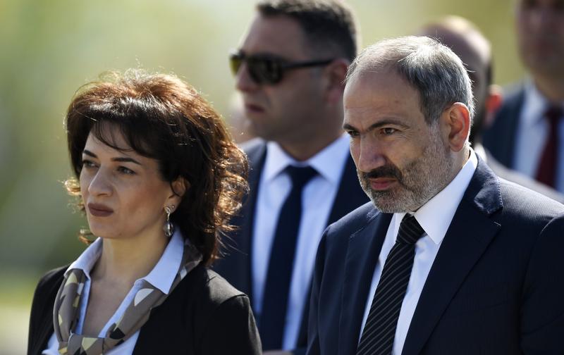 Anna Hakobyan alaturi de sotul sau, Foto: Asatur Yesayants / Sputnik / Profimedia Images